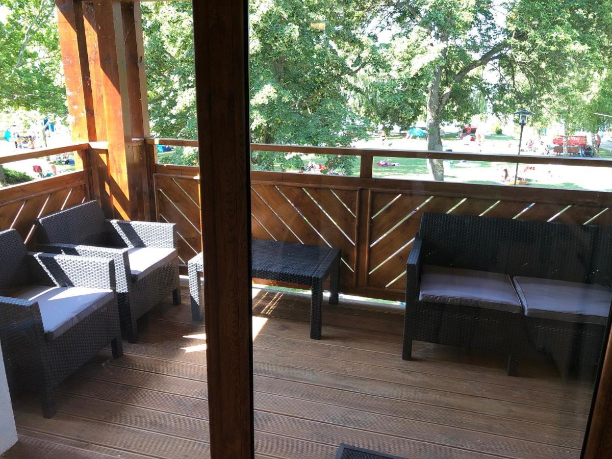 Beachfront Studio Apartman Lejlighedshotel Balatonfůzfő Eksteriør billede