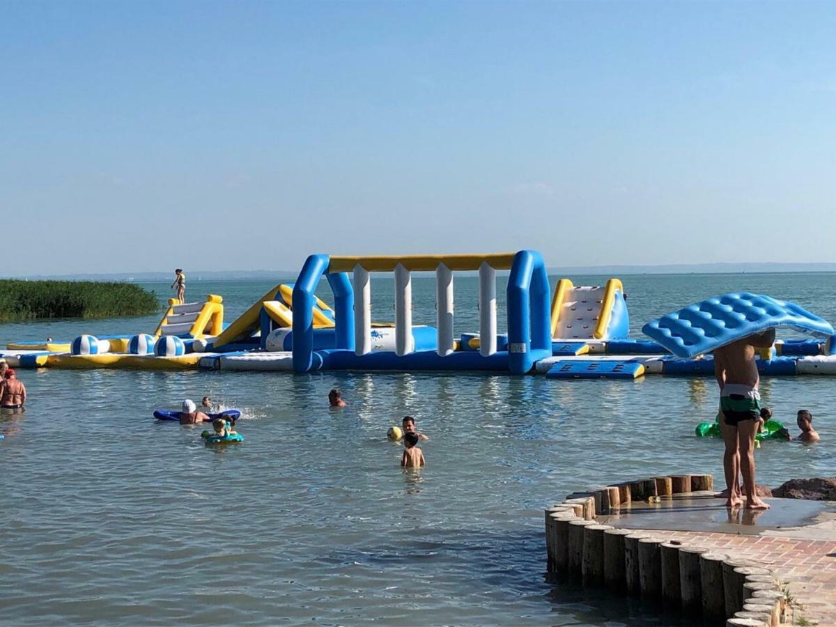 Beachfront Studio Apartman Lejlighedshotel Balatonfůzfő Eksteriør billede